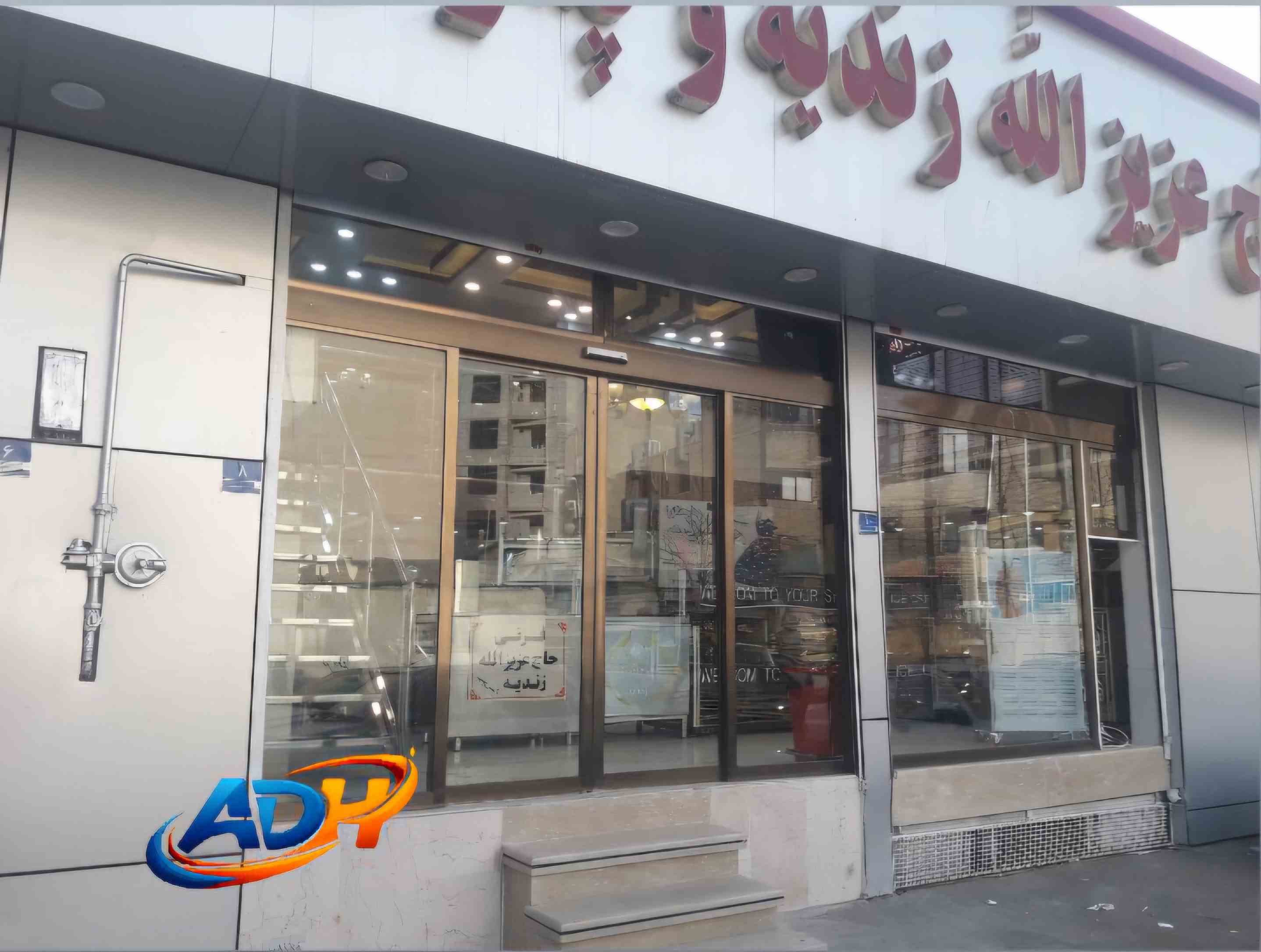  اجرای پروژه درب اتوماتیک شیشه ای با فریم آنادایز شامپاینی و شیشه سکوریت 10 میل